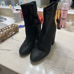 Steve Madden black floral heeled boots